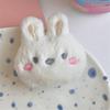Cartoon Plüsch Hasenkopf Brosche Weiches und Bequemes Kleiderabzeichen für Kinder Jugendliche und Erwachsene Mode Rucksack Zubehör