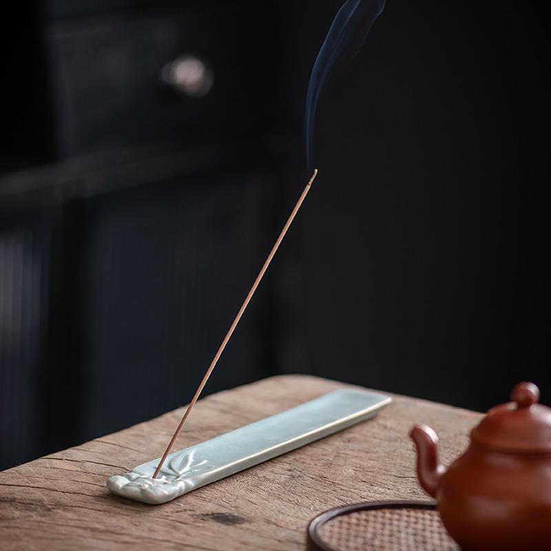 Modern Ceramic Incense Holder for Agarwood & Sandalwood - Indoor Zen Ornament for Incense Sticks.