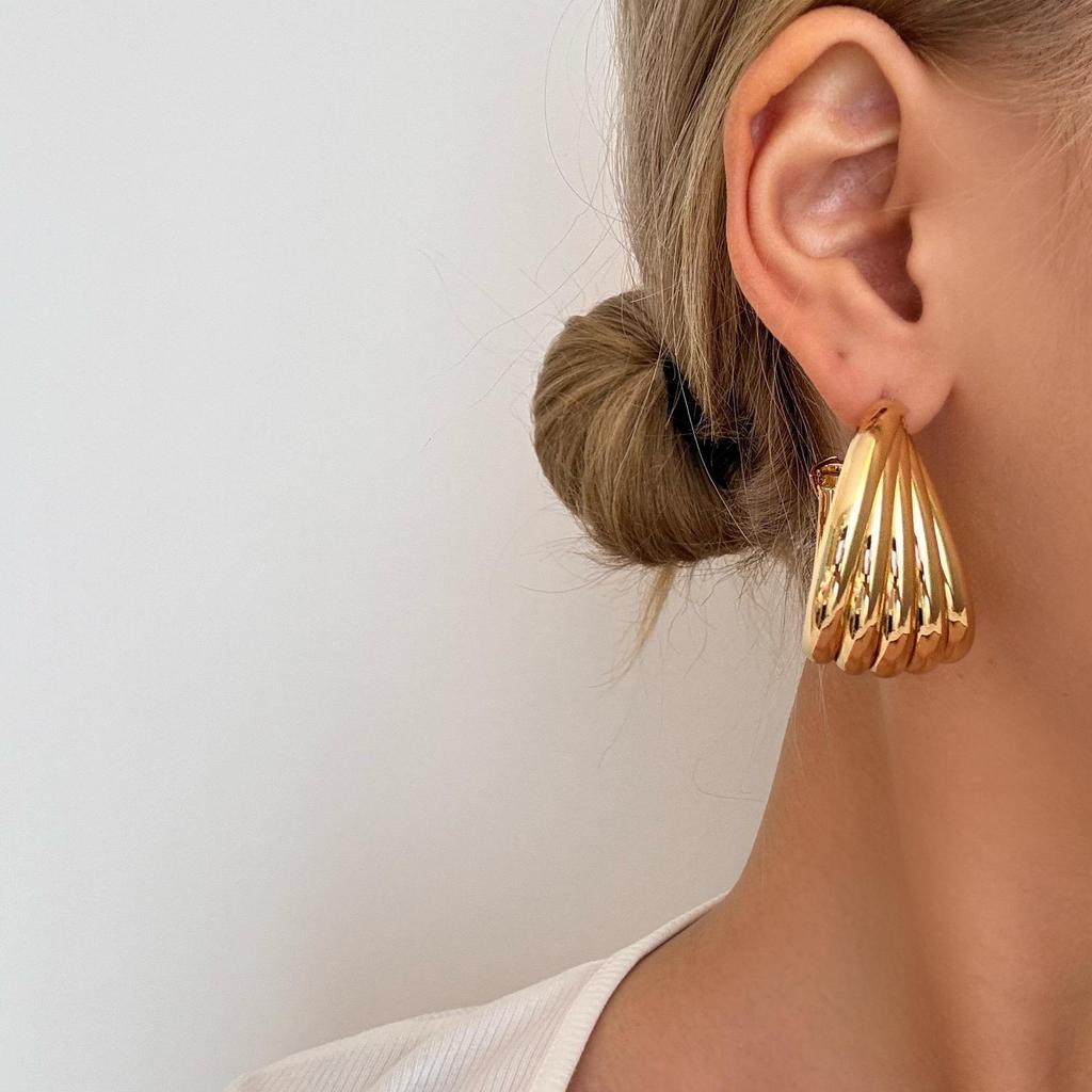 European & American Retro Metal Twisted Hoop Earrings for Women - Bold, Versatile, and Stylish Accessory.