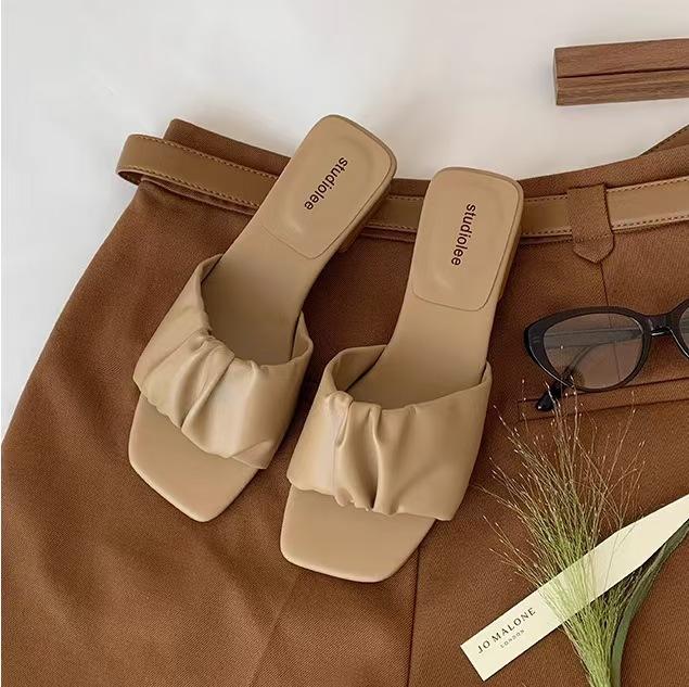 

Xia s new square head silver with skirt, one-word slippers, thick-soled sandals, and women s shoes. 42