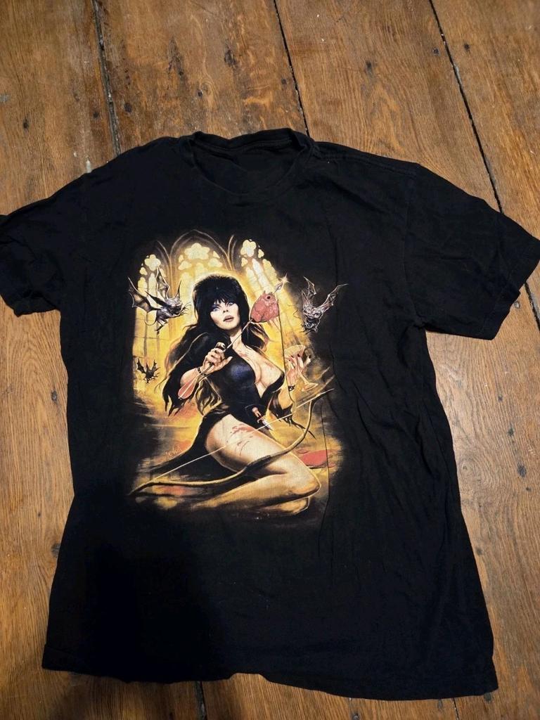 1990s Dark Horror Movies Elvira Mistress Black Tshirt 2025 Summer New Hot Cotton Tshirt Unisex Fashion Casual Tshirt