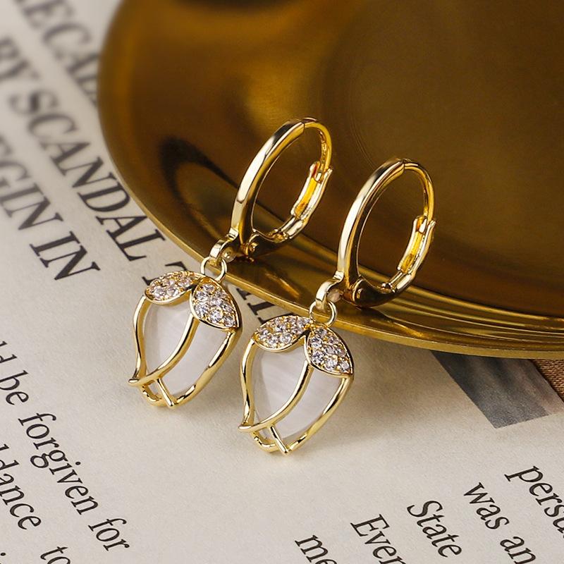 

New trendy niche design high-end opal earrings, gentle temperament long earrings, tulip ear buckles for women