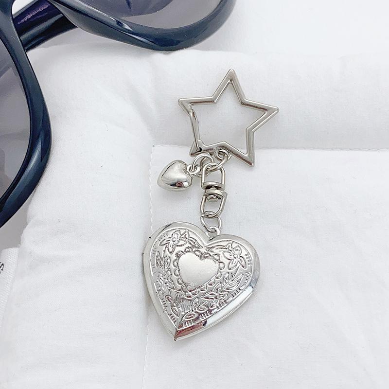 

Exquisite Heart Bow Beaded Keychain Fashionable Heart Photo Frame Keychain Creative Backpack Decoration Accessories Gifts as the picture