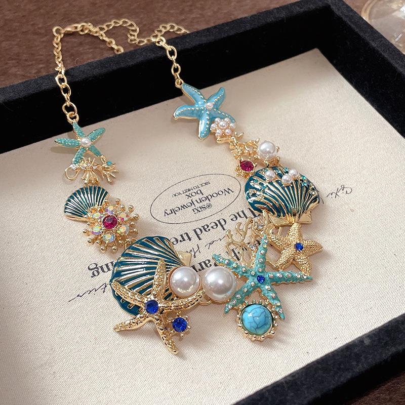 Luxus Strass Seestern und Muschel Perlenkette – Elegante Feiertags Schlüsselbein Kette für Damen gray