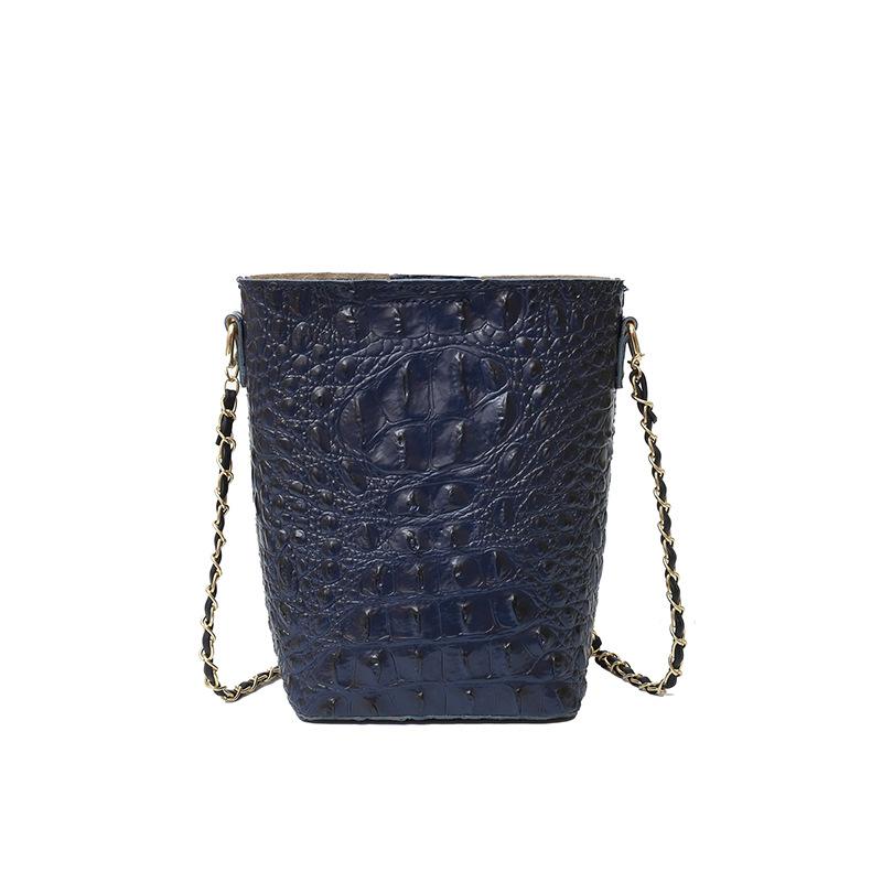 Large capacity new high-end crocodile pattern messenger bag versatile simple embossed women's bag bucket bag
