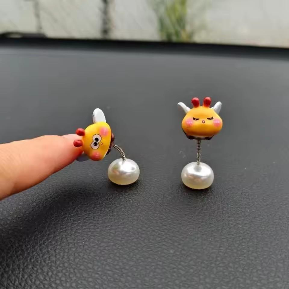 Cute Bee Car Ornaments Mini Dashboard Rearview Mirror Decor Cartoon Interior Decoration for Auto Motorcycle Office Desk