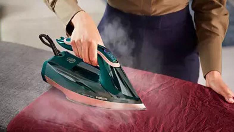 Steam Iron DST8030/70 Azur 8000 Series
