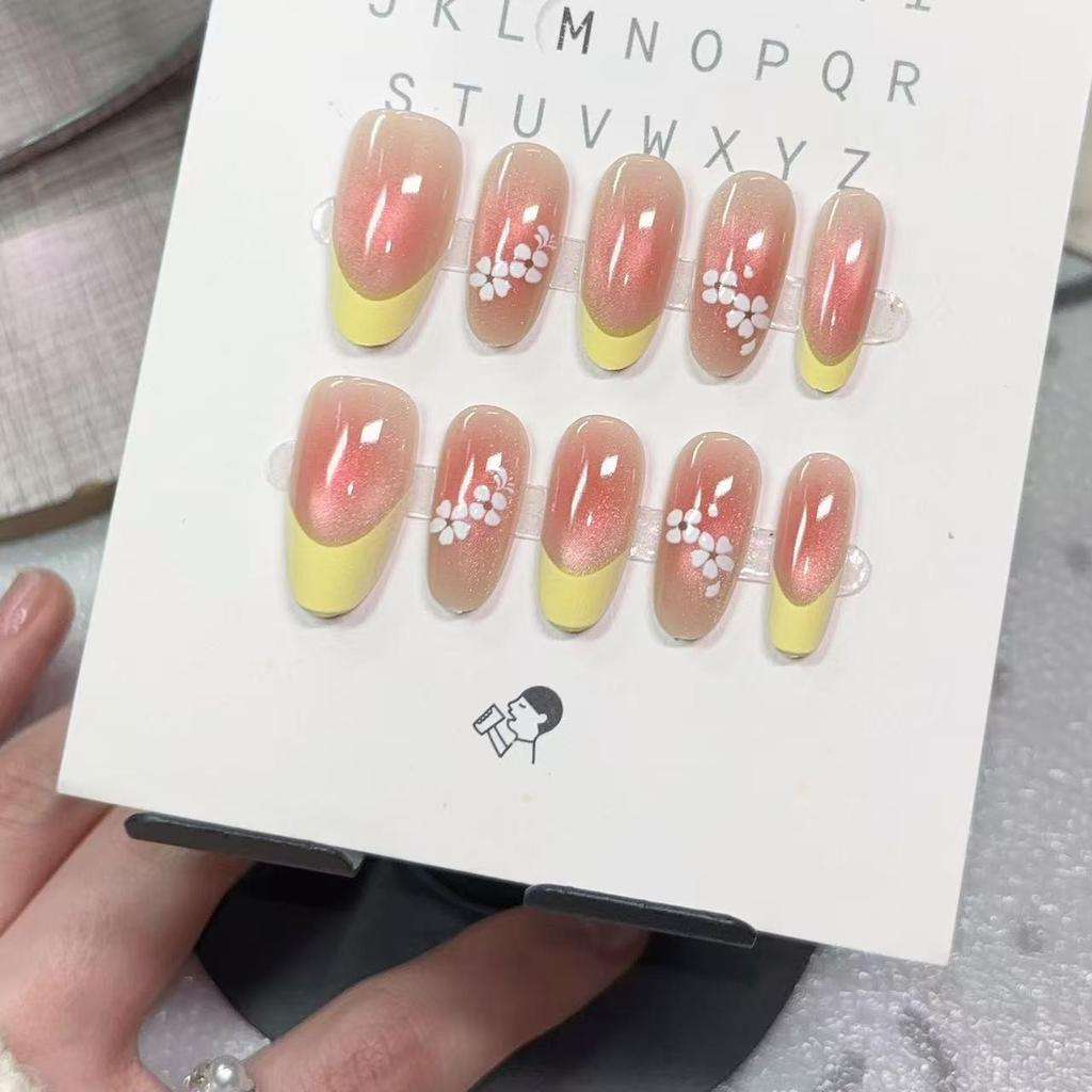 Cat Eye Polka Dot Detachable Nails with Bow Patches - Cute Handmade Nail Art for New Year