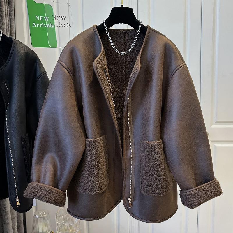 

Женская зимняя куртка большого размера из кожи и искусственного меха под овчину, с меховой отделкой, круглым вырезом, повседневная теплая куртка, кожаная куртка S 80-100