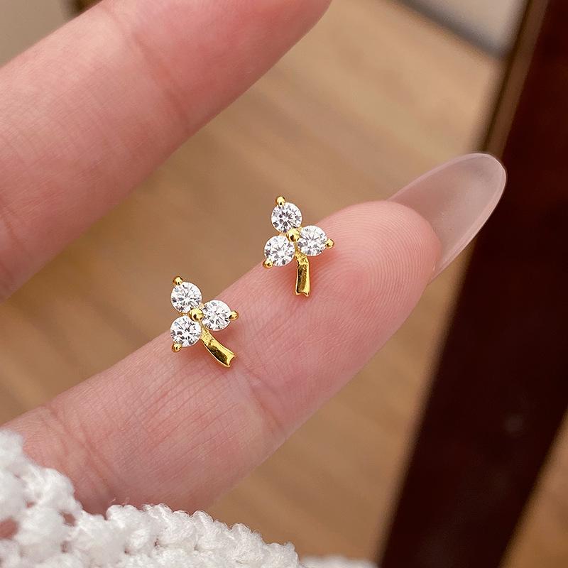 

Серьги-пусеты из стерлингового серебра S925 с позолотой 18 карат в японском стиле Клевер - Дизайн Легкая роскошь S925 Silver