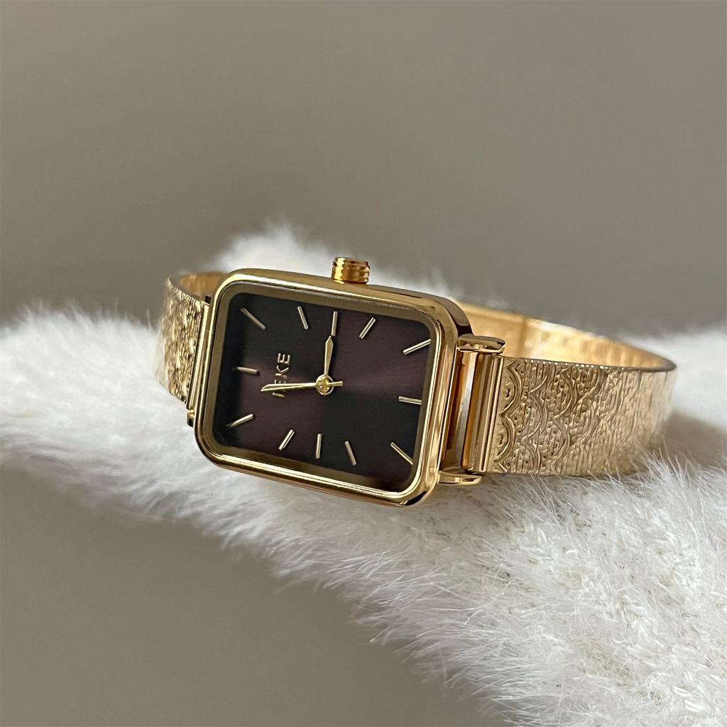 Carré d'Horloge en Papier d'Aluminium Doré Créatif Haut de Gamme Tempérament de Niche Exquis Luxe Polyvalent Accessoires de Montre à Quartz pour Femme