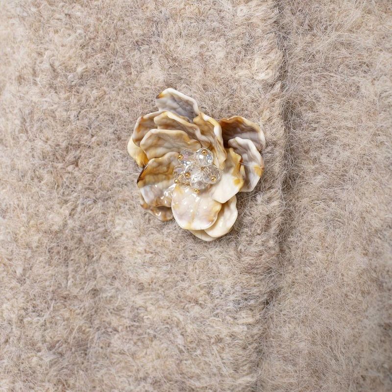 Kaslead New Arrival Women's Clothing Fashion Style Fashion All-Match Flower Shape Decorated Row Button Knitting Outwear 9598175