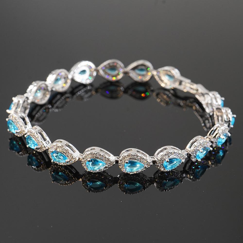 Элегантный браслет-сердце из белого золота с цирконами для женщин