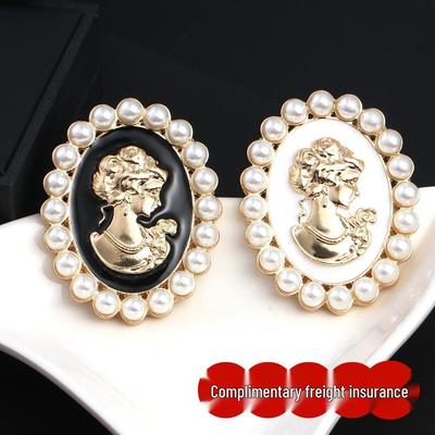 Vintage Pearl Brooch Pin: Elegant Drip Oil Corsage for Clothing and Accessories