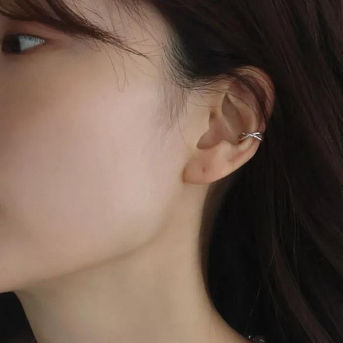 New. Plante Simple Ear Cuff