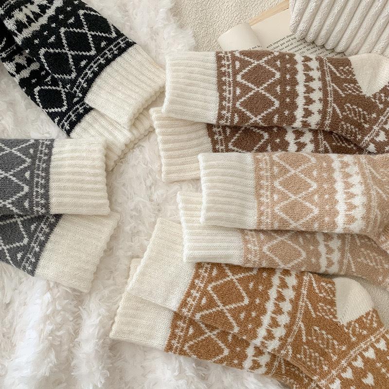 5 Pairs Women's Winter Warm Ski Socks - Thickened Thermal Mid-Calf Cold-Proof Snow Boots Socks with /Heart/Circle/Arrow Patterns