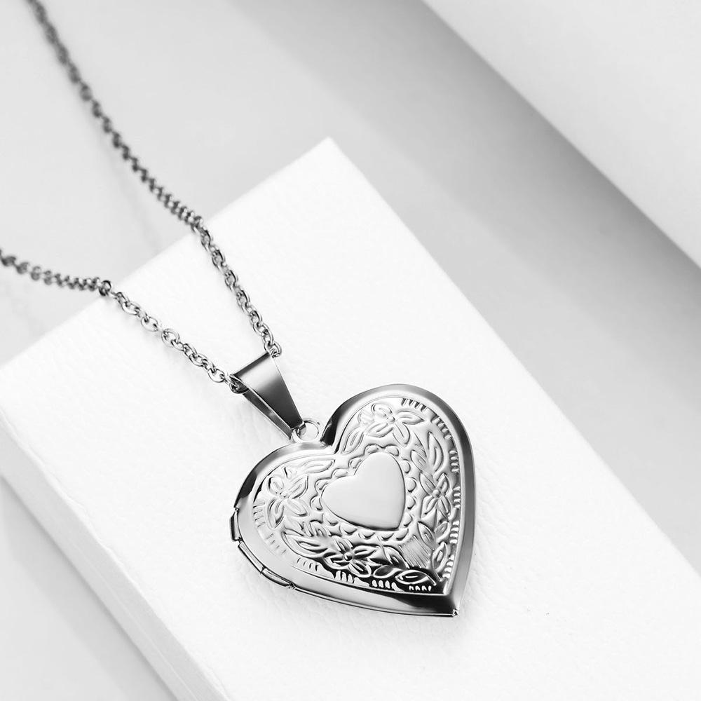 Heart-shaped Pattern Openable Photo Frame Commemorative