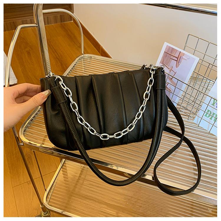 

Простая нишевая дизайнерская сумка женская 2024 новая модная интернет-знаменитость плиссированная цепочка подмышечная сумка на плечо косая сумка чёрный