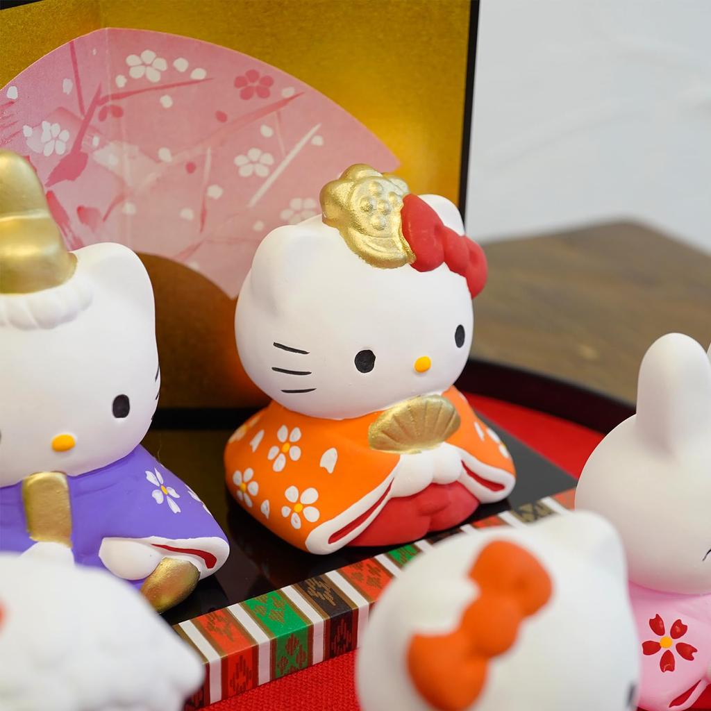 Fukubeya Seto Ware Hello Kitty Decorative Hina Set of Ceramic Hina with Folding Screen and Perfect for Hinamatsuri Seasonal Decorations Dolls, 5,