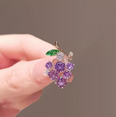 Lila Zöld Kristály Cirkónia Szőlő Bross Nőknek Aranyos Gyümölcs Bross Öltöny Kabát Hajtóka Kitűző Jelvény Ruházati Ékszer Kiegészítők