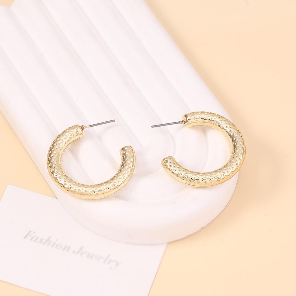 European and American hip-hop punk style metal unique texture, plain ring C-letter stud earrings, light luxury and high-end feel