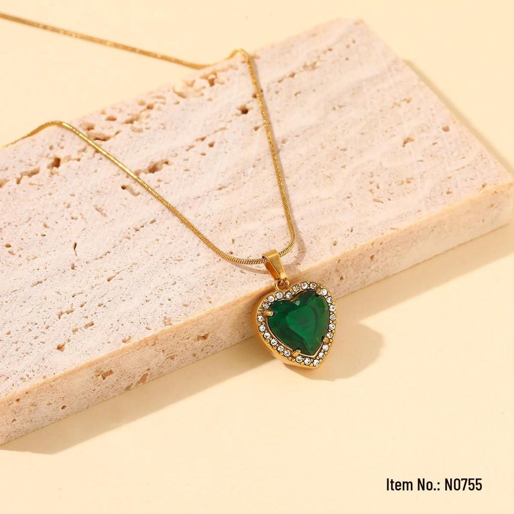 High-End Heart & Geometric Titanium Steel Clavicle Necklace for European & American Markets