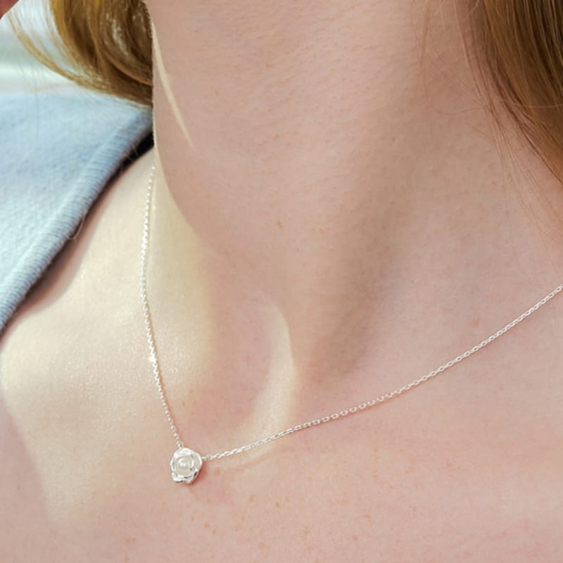 

ENGBROX rosy pearl necklace silver