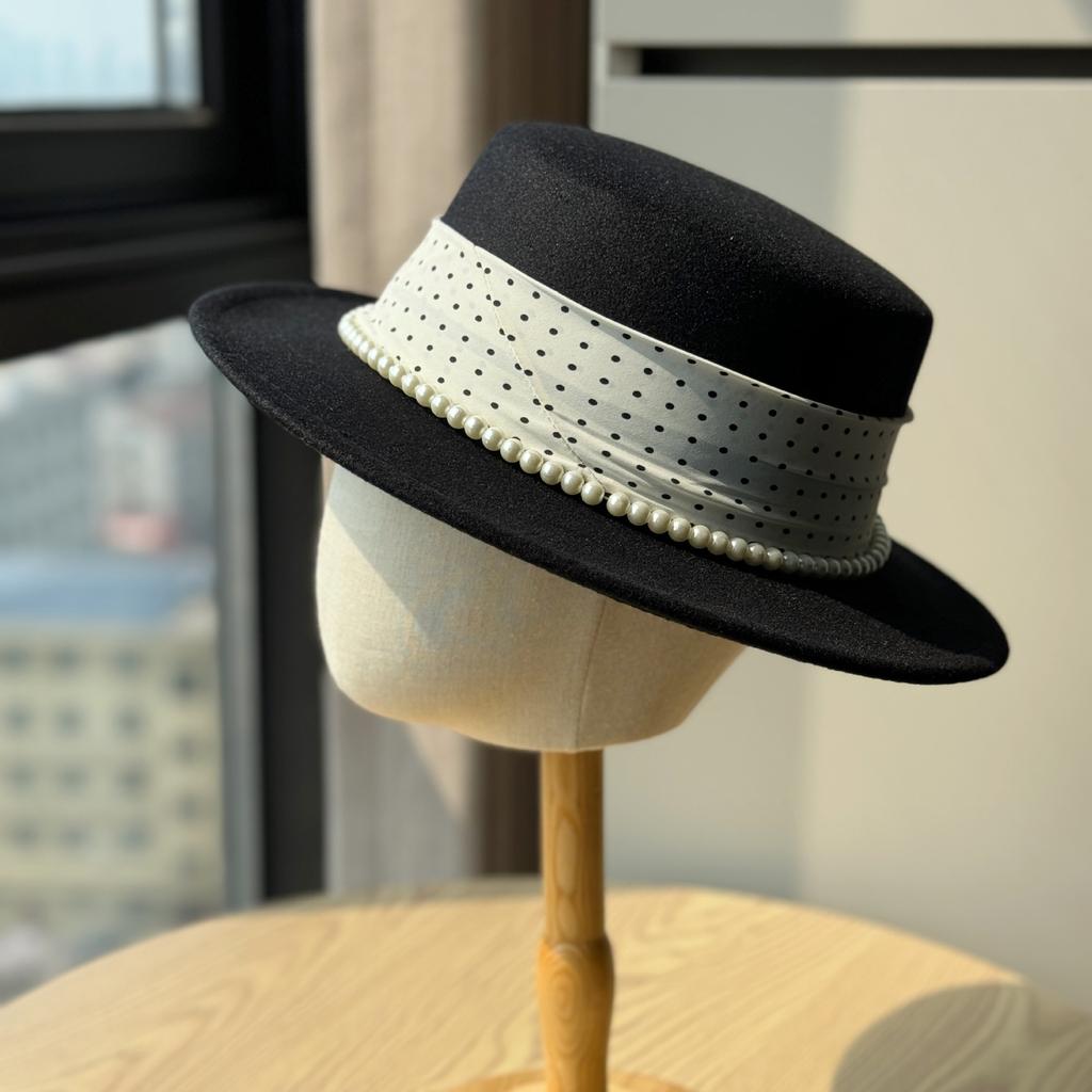 Nouveau Style Élégant à la Française Style Pois Perle Chapeau Plat pour Femmes Automne Hiver Voyage Bord de Mer Chapeau de Plage Laine