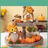 Festliche Thanksgiving-Dekoration Stehende Wichtelfigur Verziert Mit Herbstblättern Und Hut