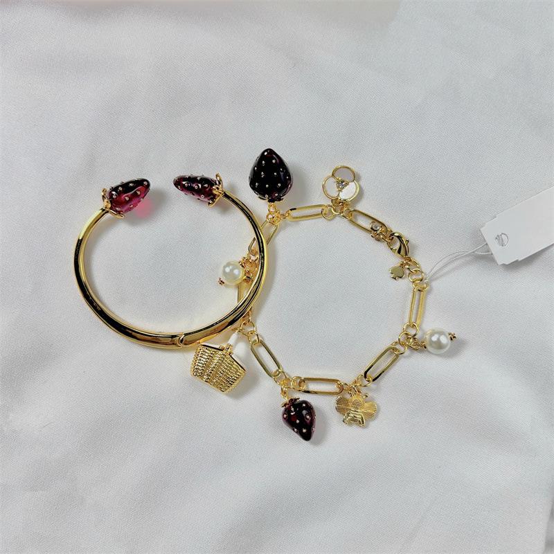 

Sweet Pastoral Red Resin Strawberry Pearl Bee Bracelet for Women