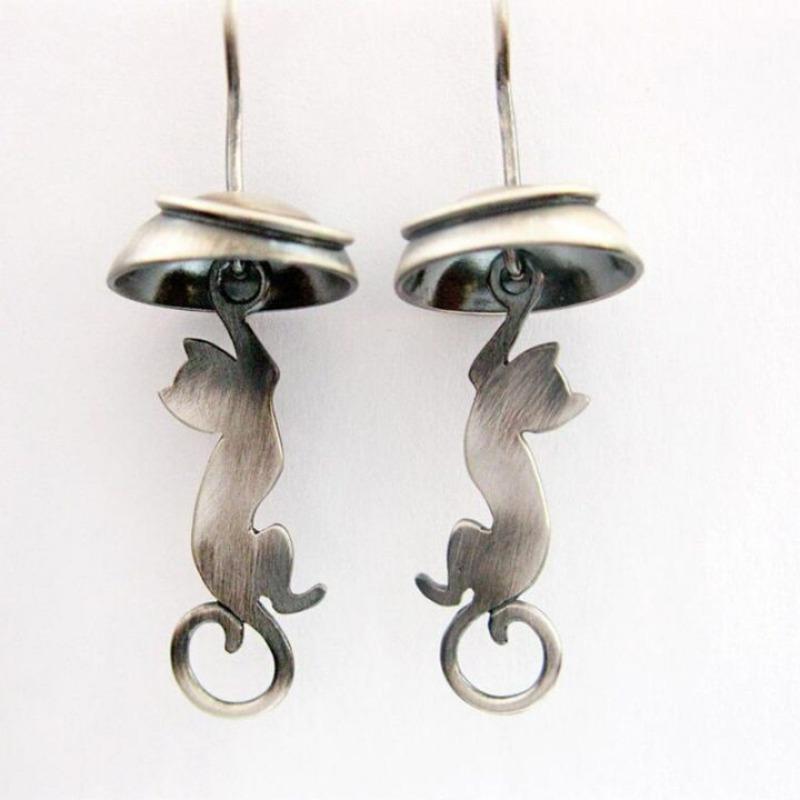 Personalized Simple Cat Earrings Creative Niche Alloy Animal Shape Long Earrings