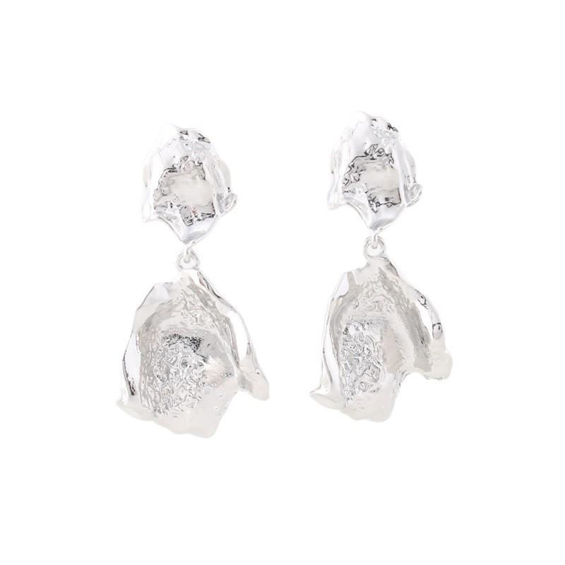 

Irregularly pleated flower earrings Light luxury exaggerated high-end petal earrings серебряный