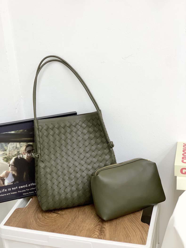 New knot leather woven shopping bag mother and child bag tote bag commuter large capacity underarm shoulder bag women 293210cm оливковое зеленый 12700₽