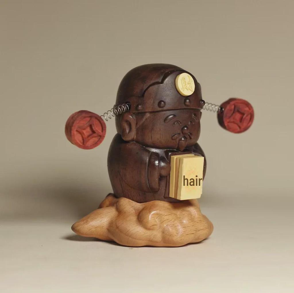 Ornement Dynamique Dieu de la Richesse en Bois Massif - Décoration Créative de Bureau ou de Voiture, Idéal comme Cadeau de Pendaison de Crémaillère, d'Ouverture ou de Décompression.