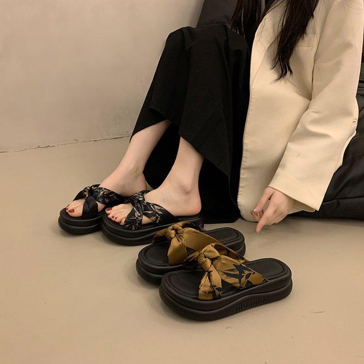 2025 new cool slippers women's summer wear new Chinese cross-knotted national style with skirt beach cool slippers