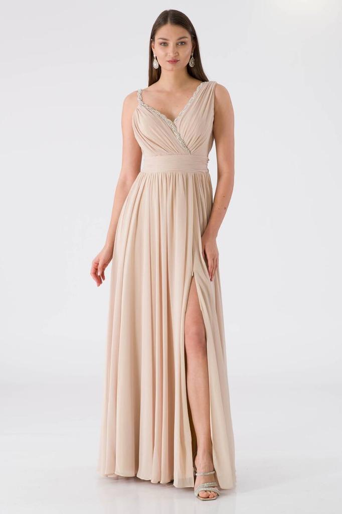 Купить Бежевое вечернее платье с длинным разрезом и отделкой камнями ...