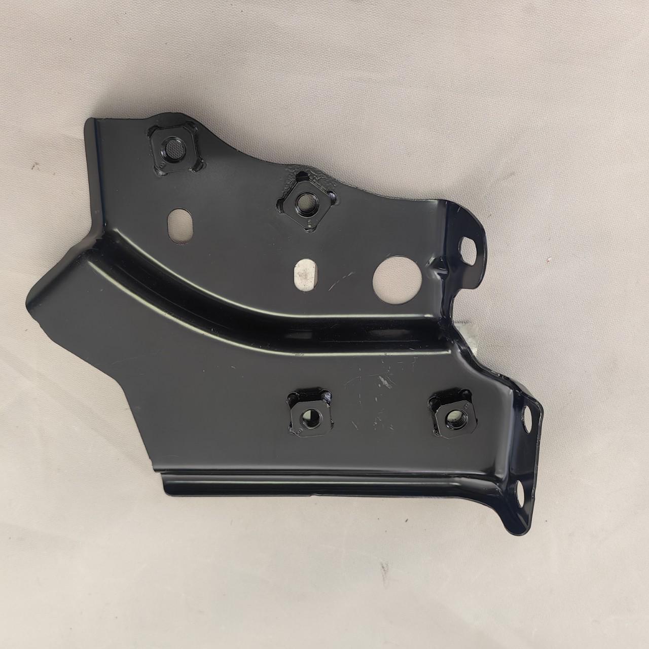Детали 53718-06070 и 53717-06070 подходят для кронштейнов крыла Camry. Right Bracket