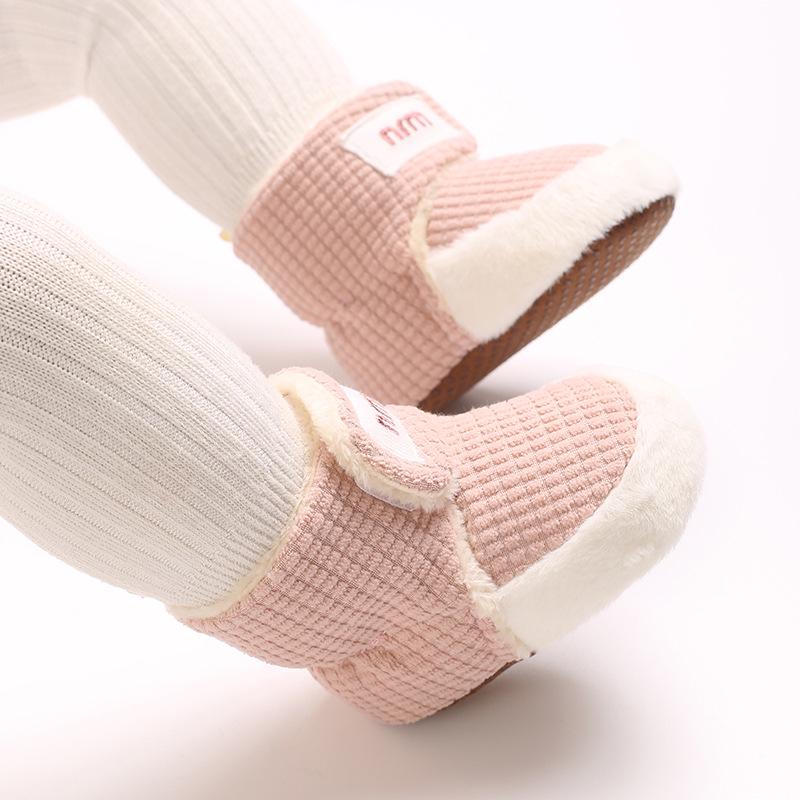 Unisex kojenecké bavlněné boty a ponožky proti pádu: Protiskluzné, sametem podšité, měkkosolové pre-walker pro zimu (0-1 rok)