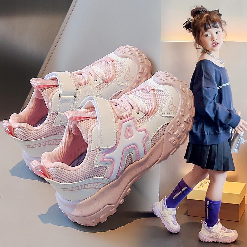 

Children s shoes 2025 autumn new student travel shoes boys sports shoes girls casual lightweight breathable running shoes 32-37 yards (please take 6 pairs in one hand) розовый