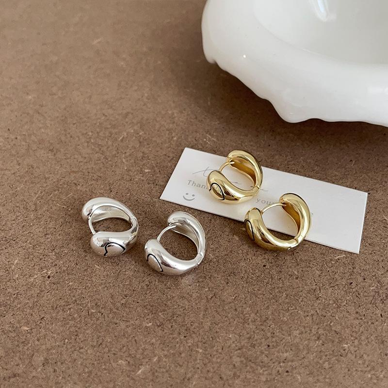 Cold Wind Metal Love Ear Buckle Women'S Light Luxury Retro Elegance Advanced Simple Fashion Temperament Versatile Earrings Earrings