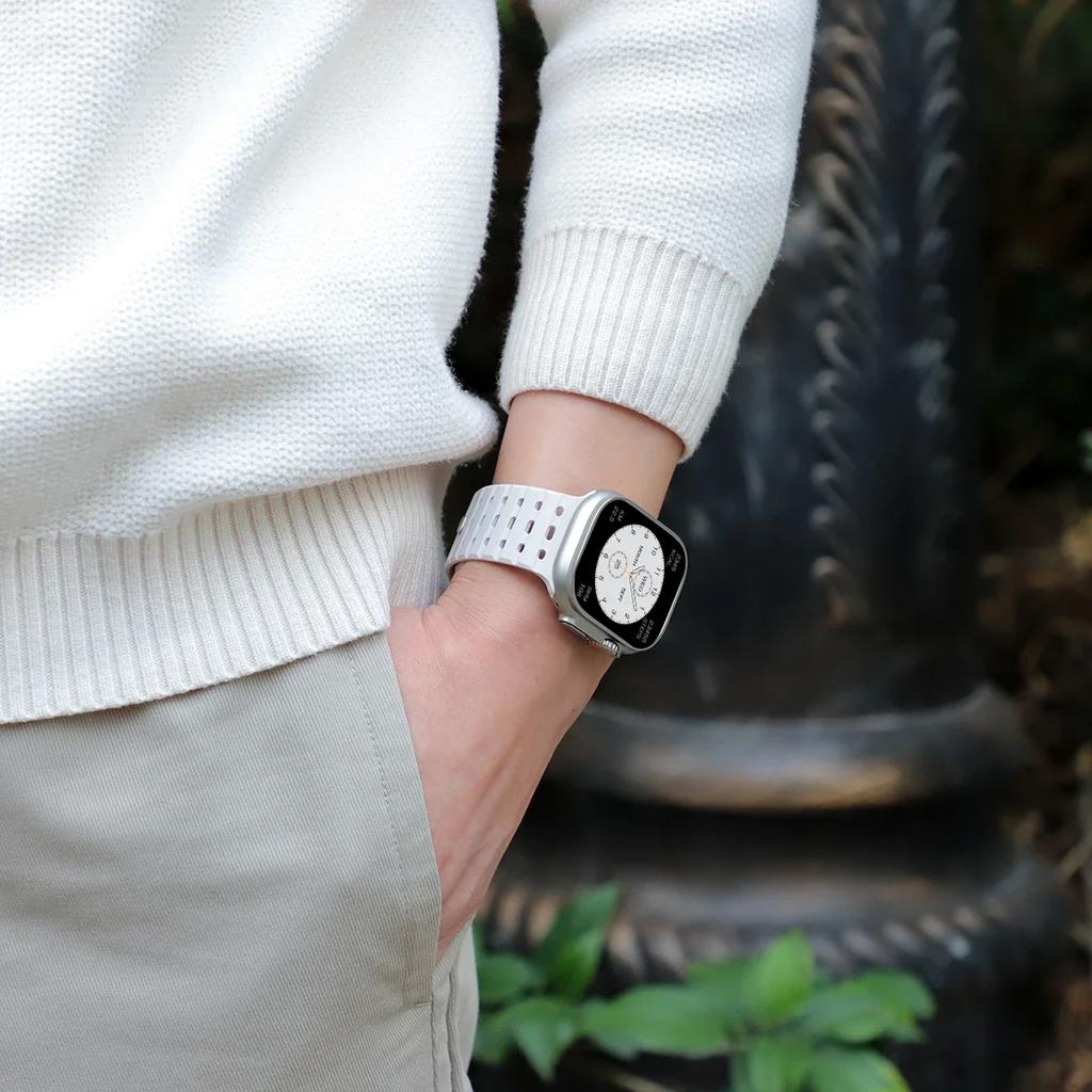 Silicone Magnetic Strap for Apple Watch 38mm 40 41 42 44 45 49 46mm Sports Breathable Wristband iWatch Ultra3 S-11 10 9 8 7 6 5