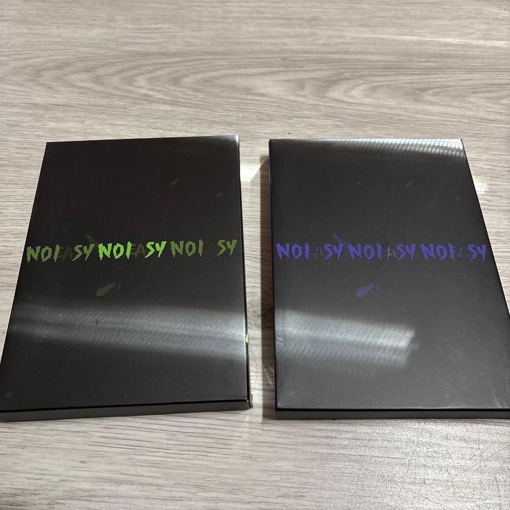 [USED] 2STRAY KIDS Christmas Fan Club Kid Photo Book and 4 other items