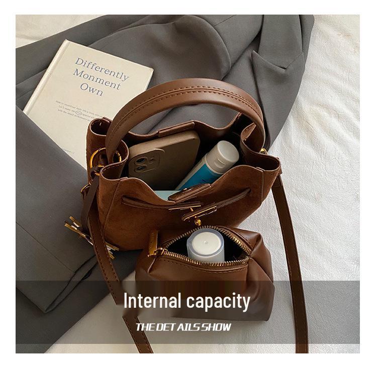 Zamszowa torba typu tote bucket w stylu koreańskim - Damska modna jesienna torba crossbody na ramię z kolorowym blokowaniem 2025