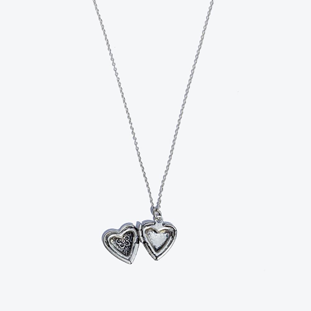 Rush Off Heart Socket Pendant Chain Necklace (Silver Plated)