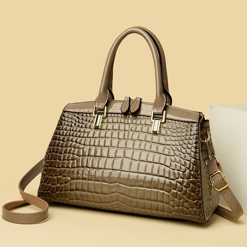 

Большая сумка женская 2025 новая с узором под аллигатора сумка-подушка Бостон европейская и американская трендовая легкая роскошная сумка-мессенджер большой вместимости чёрный