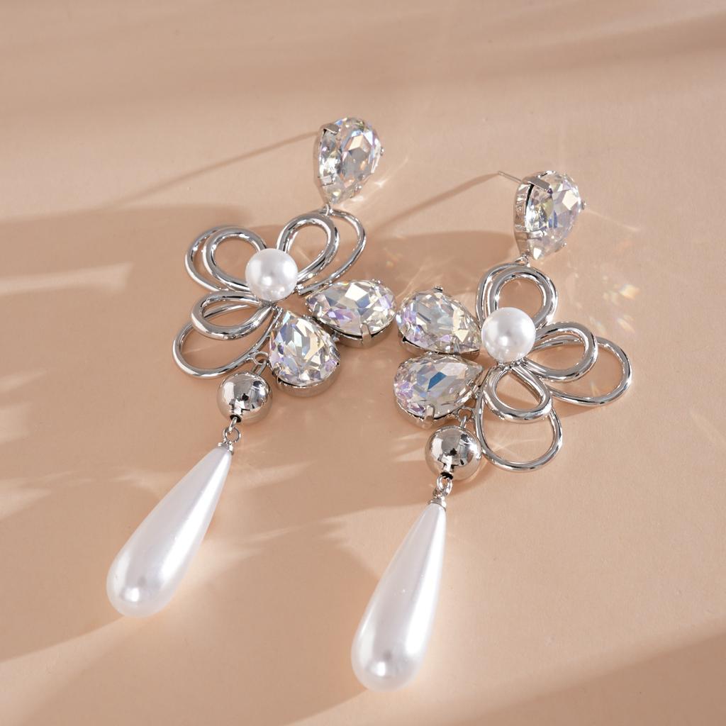 DIGADAGU Legierung Imitation Perle Strassstein Blume Hängende Ohrringe Neue Einfache Luxus Ohrringe Damen Party Zirkon Accessoires