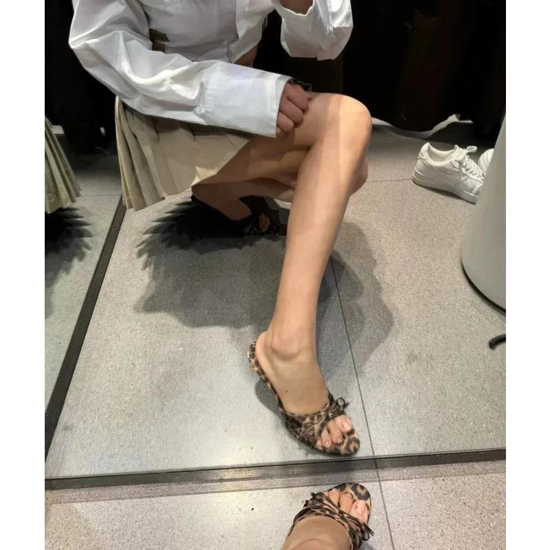 Slippers for Women Wearing Exquisite Summer Haute Couture with Fine Straps, French Style Black Cat Heel Clip Toe Beach Sandals