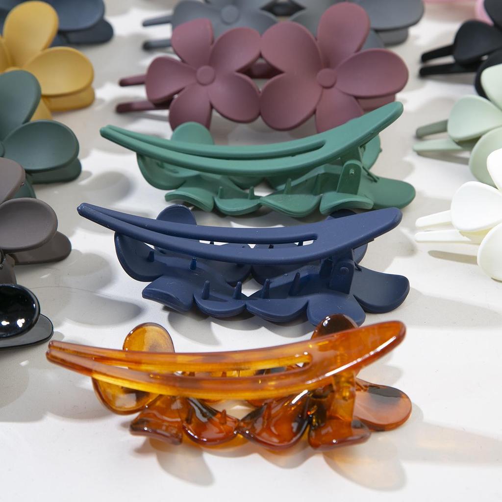 Korean Style Large Duckbill Hair Clip – Fashionable Flower Accessory for Women, Versatile Spring Updo.