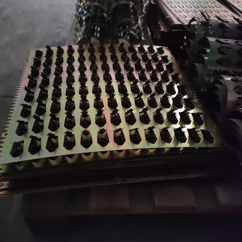 Galvanized Anti-Climb Security Spikes