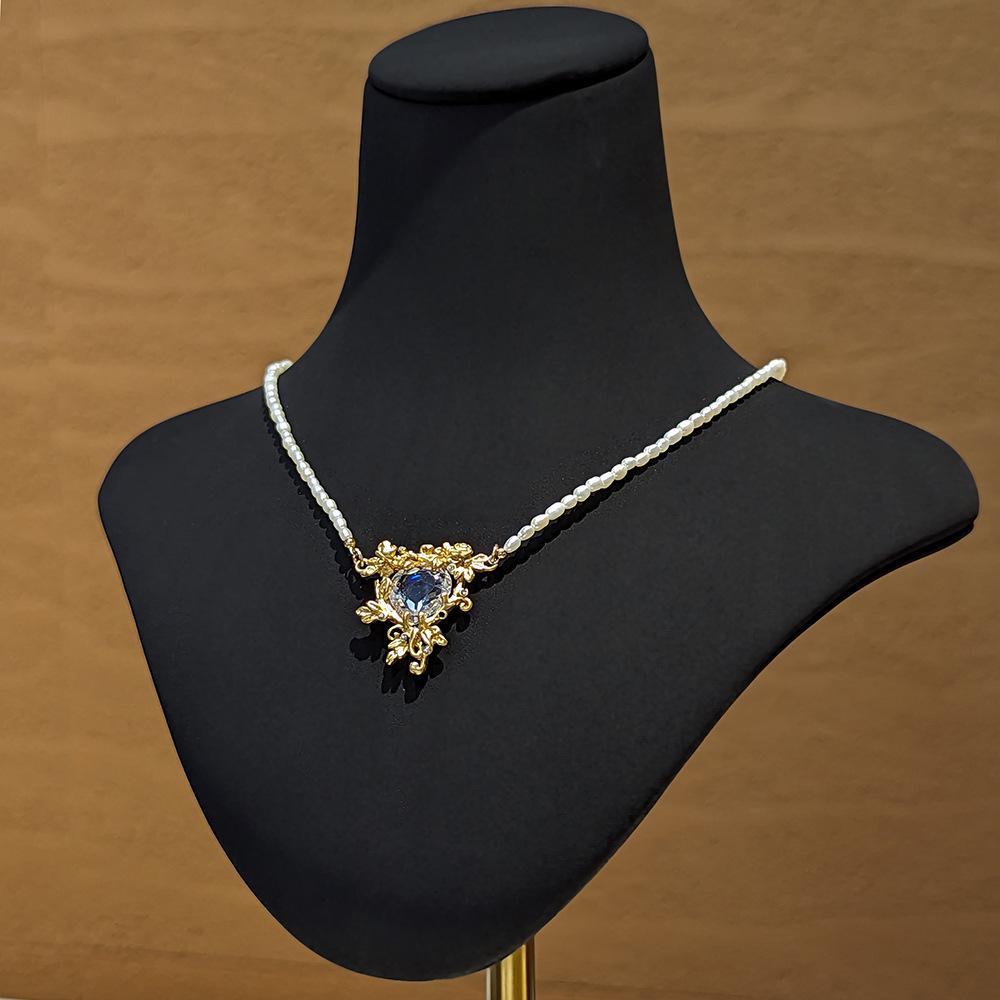 

Exquisite French Pearl Choker Necklace in 18K Gold with Heart Design чистый